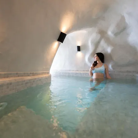 Aparthotel Neoma Luxury 4*