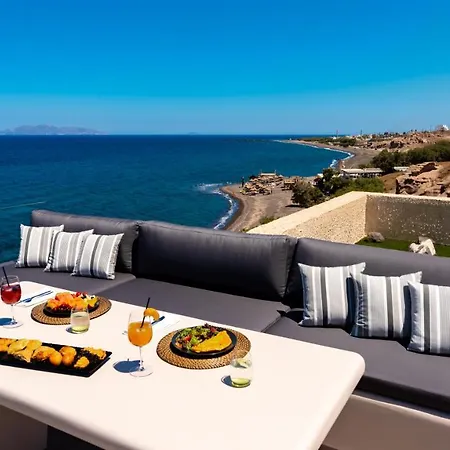 Neoma Luxury Aparthotel Karterados (Santorini)