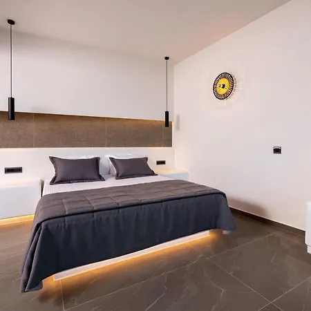 Aparthotel Neoma Luxury Karterados (Santorini)