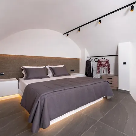 Neoma Luxury Aparthotel Karterados (Santorini)