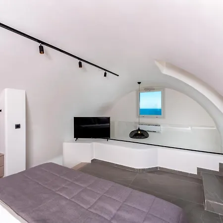 Aparthotel Neoma Luxury Karterados (Santorini)